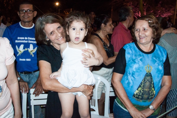 Rui, Geiva, garotinha e Nilva Moura. Oitava noite do novenário de N. Sra. do Rosário, Remanso, Bahia.