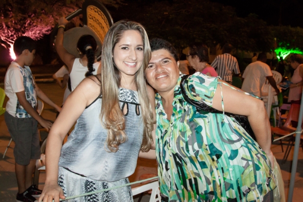 Luciana Guimarães e Socorro. Oitava noite do novenário de N. Sra. do Rosário, Remanso, Bahia.